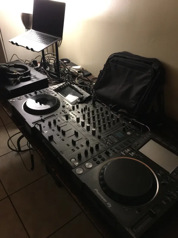 Dj 