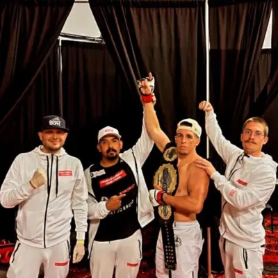 Strong Style Boxing