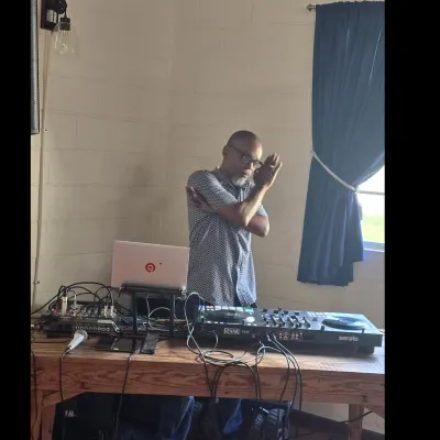 DJ Derrick 