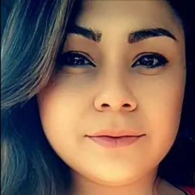 Selena Flores