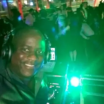 DJ Aaron Hart