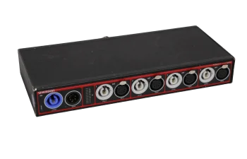 Swisson XSH Hybrid 1 auf 4 DMX/Powercon Splitter für Ihr Event in Berlin, jetzt im Lichtwerk Veranstaltungstechnik GmbH Webshop mieten