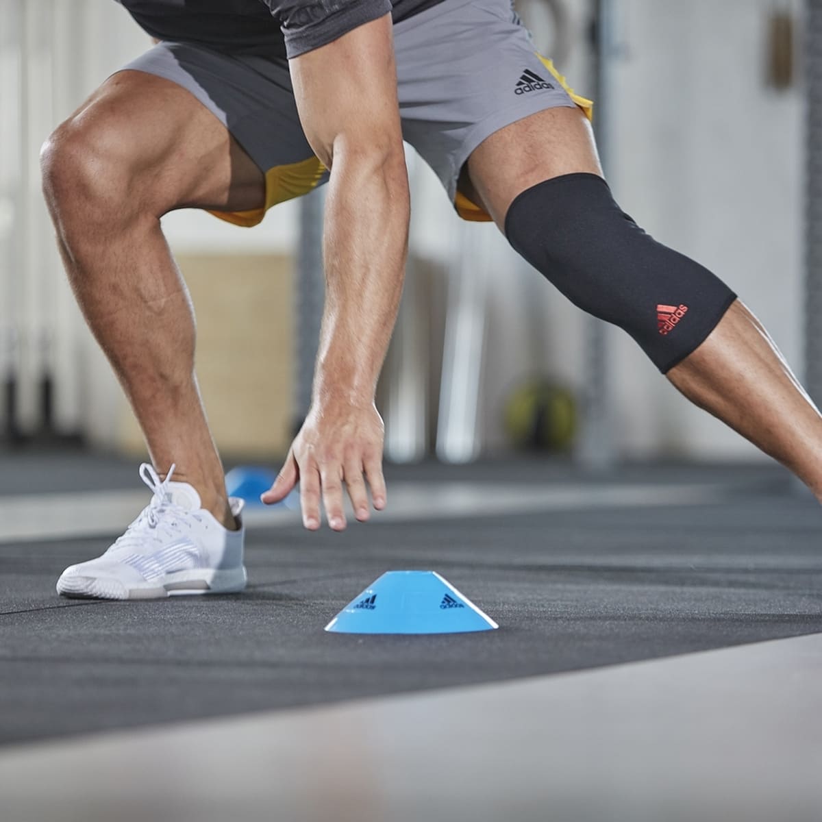 Adidas hot sale knee support