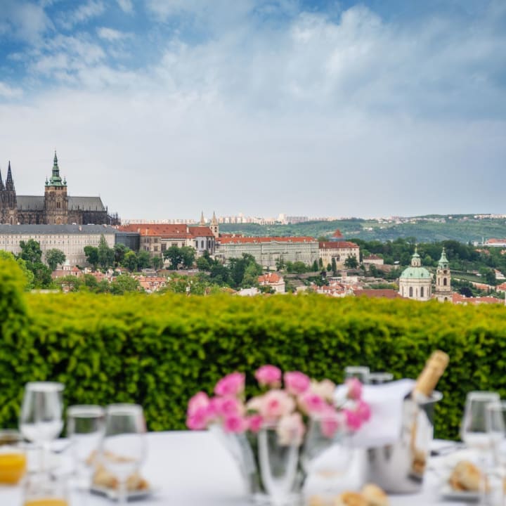 Nebozizek - Restaurant & Hotel