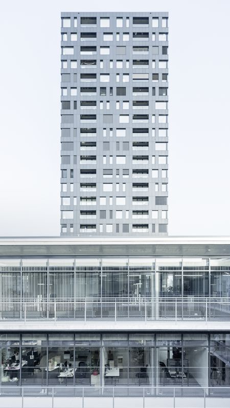 Fünf AS Lifte für den Gewerbebau ‹Manufakt 8048›