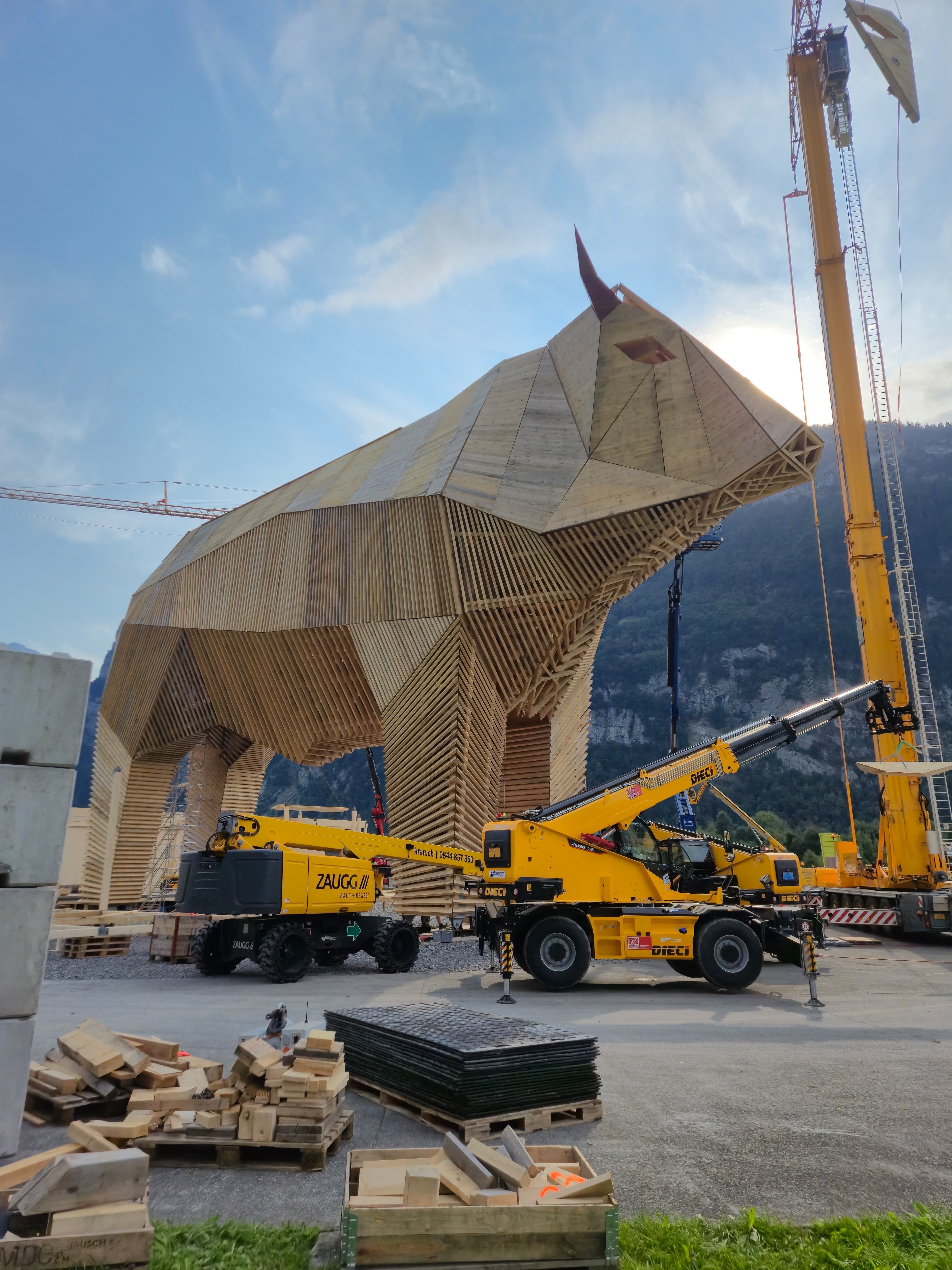 AS Ascensori porta Max il toro di legno a un nuovo livello