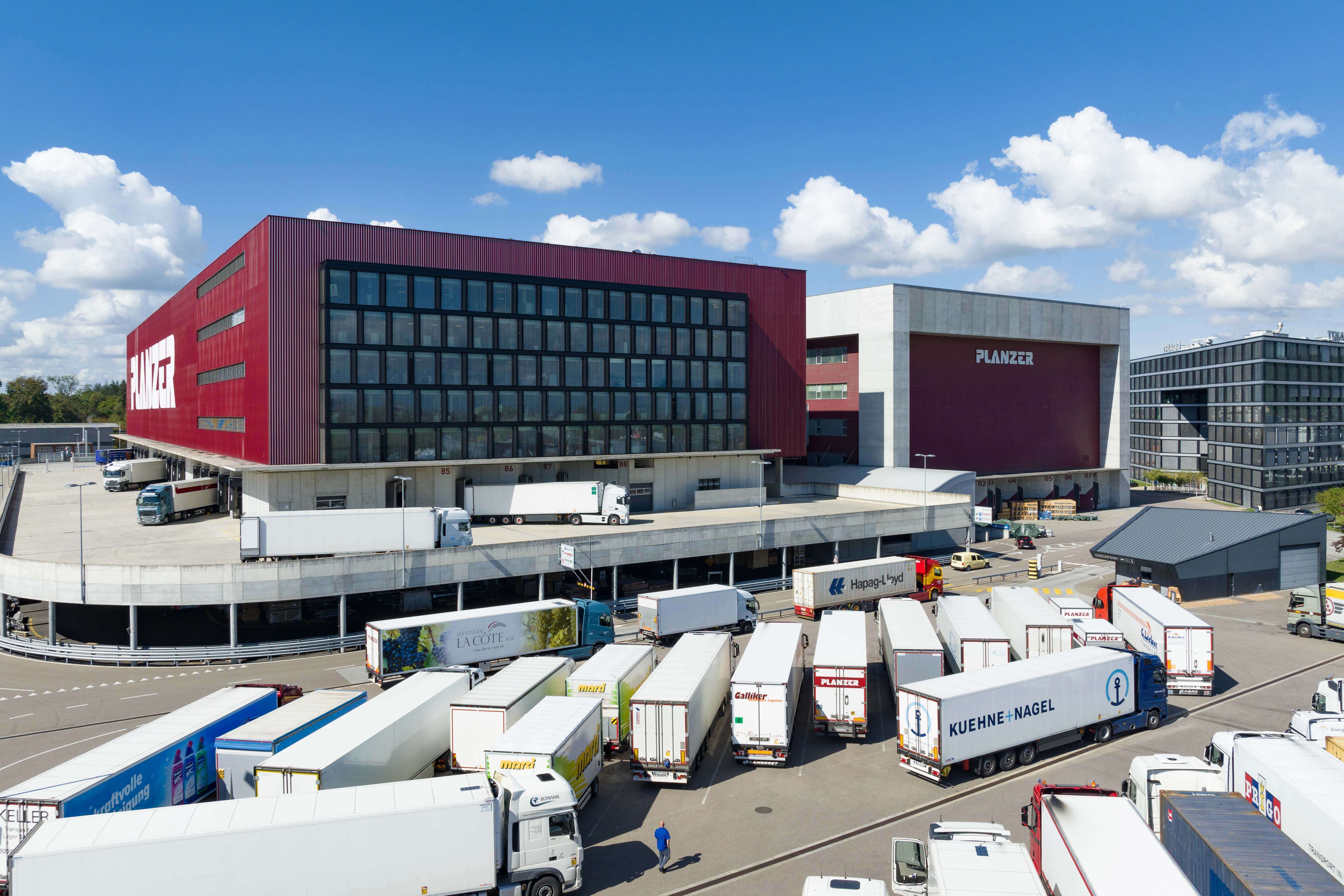 Bei Planzer in Pratteln – die vertikale Autobahn