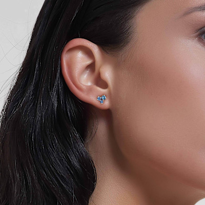 Oorknoppen in 18kt wit goud met blauwe saffier - E2996MW060