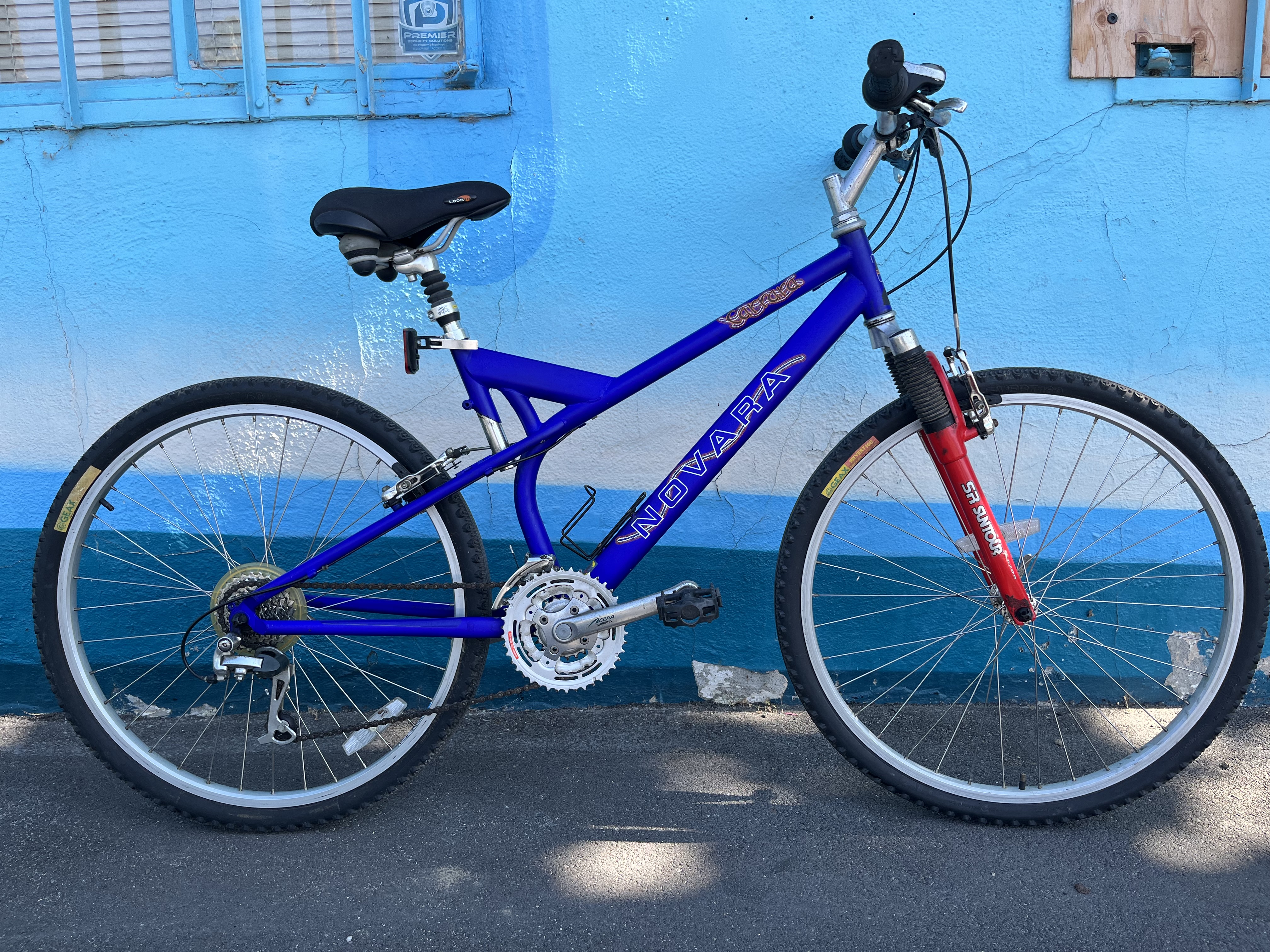 used Novara Carrara, blue/orange, medium