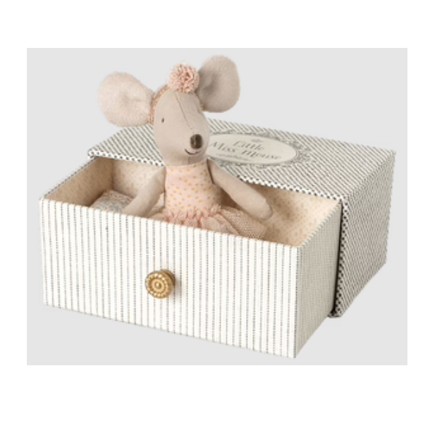Little Sister Dance Mouse in Daybed