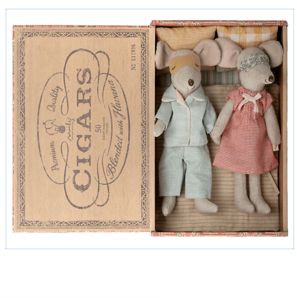 Mum & Dad Mice in Cigarbox