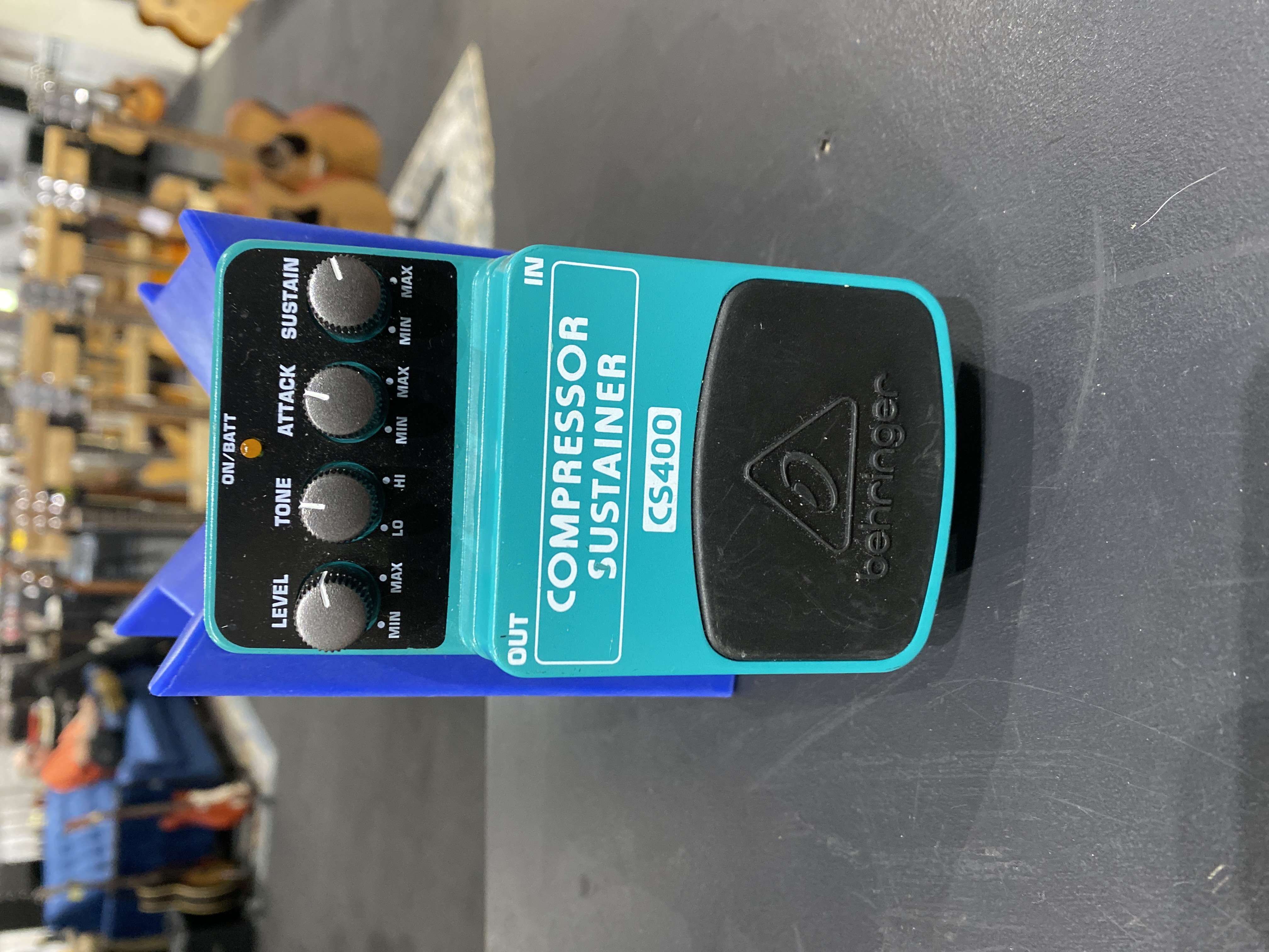 Used Behringer CS400 Compressor/Sustainer