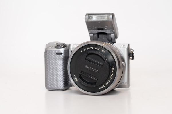 Used Sony NEX-5T w/ 16-50mm, Flash & Box