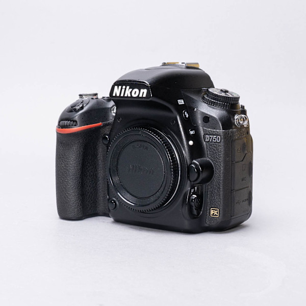 thumbnail-0 for Nikon D750 Body **High shutter count**