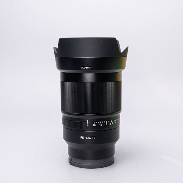 Zeiss Distagon 35mm f/1.4 ZA Lens w/Hood for Sony FE