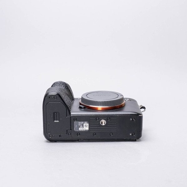 thumbnail-4 for Sony A7R IV Body Only **HIGH SHUTTER COUNT**