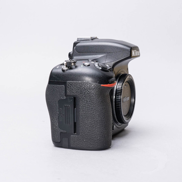 thumbnail-3 for Nikon D750 Body **High shutter count**