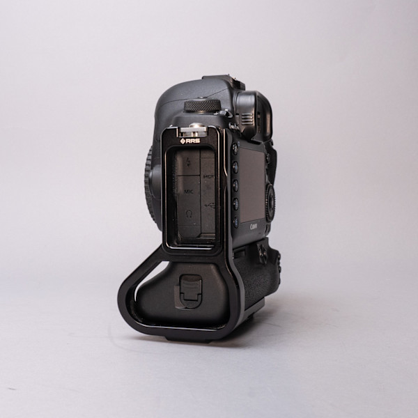 thumbnail-2 for Canon 5D Mark IV Body w/BG-20 Battery Grip *SEE NOTES*