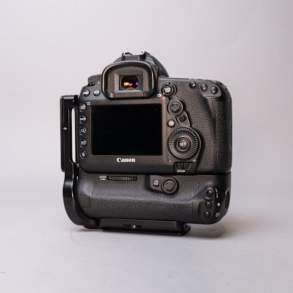 thumbnail-5 for Canon 5D Mark IV Body w/BG-20 Battery Grip *SEE NOTES*