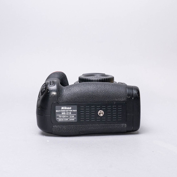 thumbnail-5 for Nikon D850 Body w/MB-D18 Grip