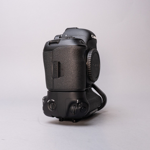 thumbnail-1 for Canon 5D Mark IV Body w/BG-20 Battery Grip *SEE NOTES*