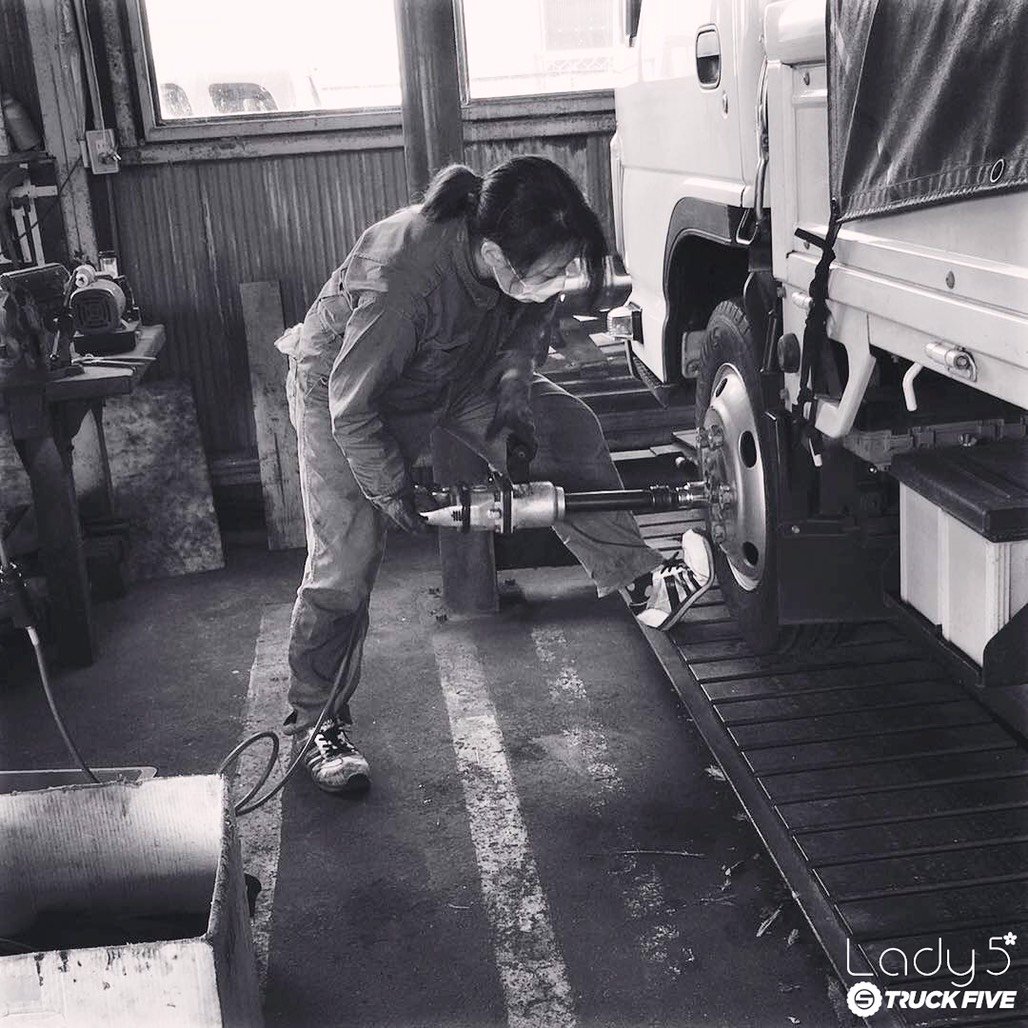 記述重型貨車x女性司機的帥氣人生 Lady5
