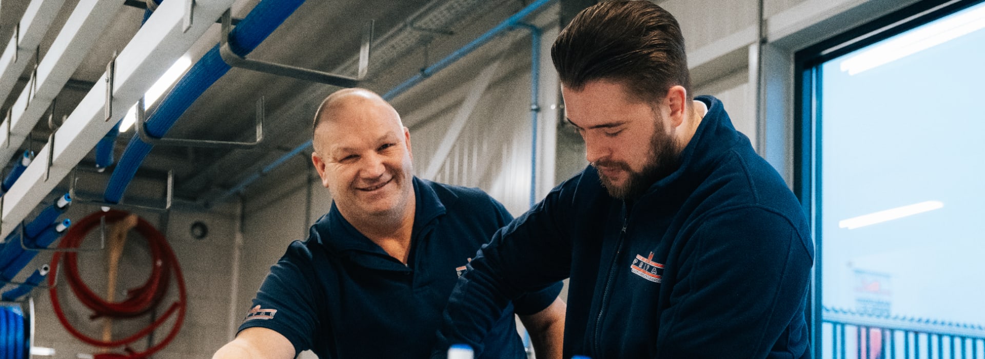 Monteurs samen op de bouw