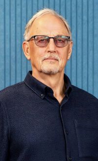 Robert J Goodger