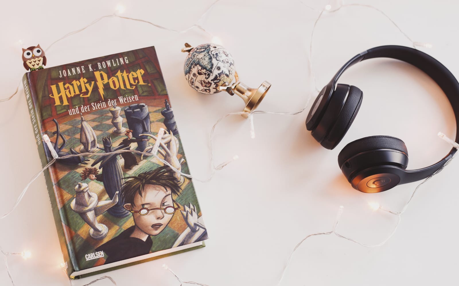 Harry Potter book and audio version shown to illustrate one of the 10 tips on how to use reading for language learning.