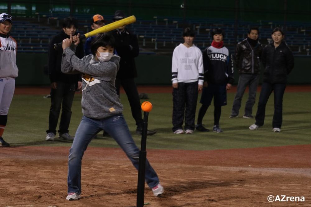 止まったボールを打つ野球 女子プロ野球選手も薦めるティーボール Azrena