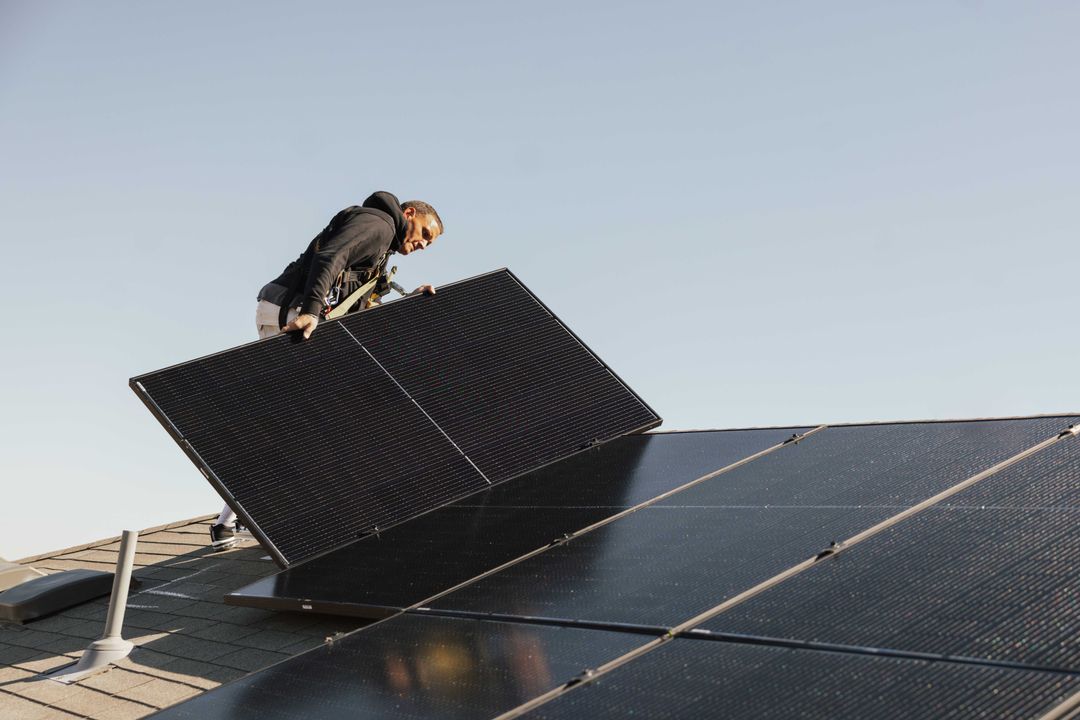 Solar services firm reaches 80% more job candidates, sees cost savings with Linq Blue