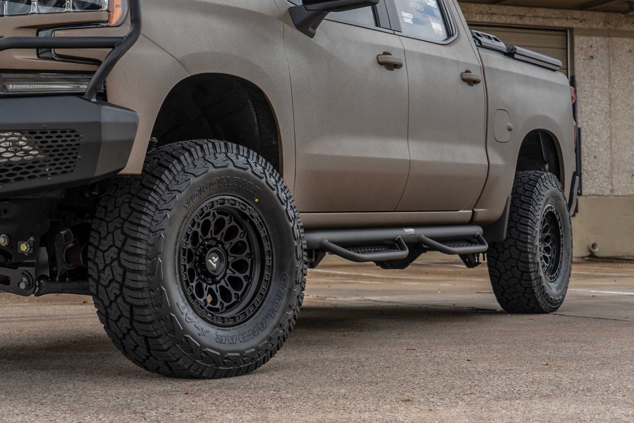 Midnight 6-Step Running Steps, Fits Select Silverado, Sierra 2500