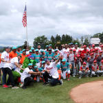 JPN and LA pose with phillies