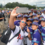 phillies player getting selfie with ll players