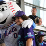 ll player with mets mascot