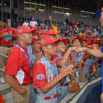 mets player talking to ll players