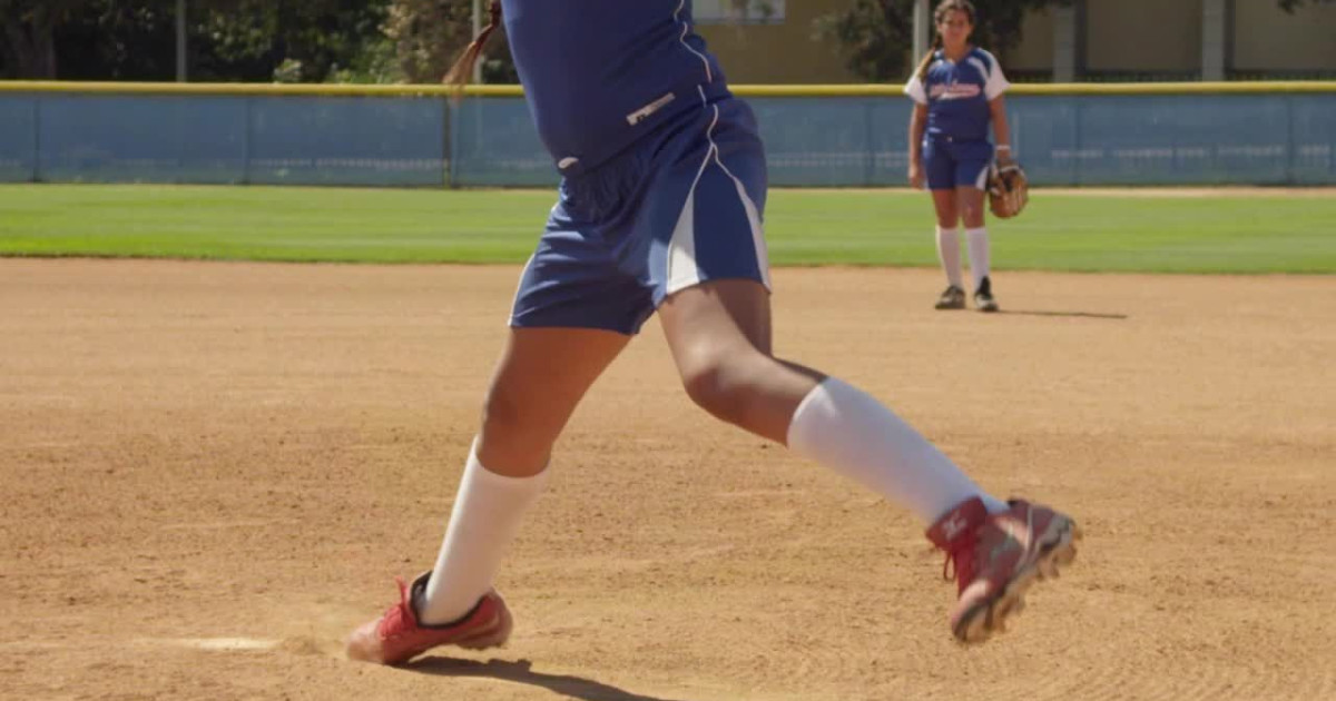 softball-pitching-the-stride-little-league