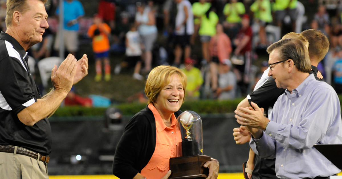 CHARLIE AND JOAN FRAZIER NAMED 2015 GEORGE AND BARBARA BUSH LITTLE LEAGUE®  PARENTS OF THE YEAR - Little League