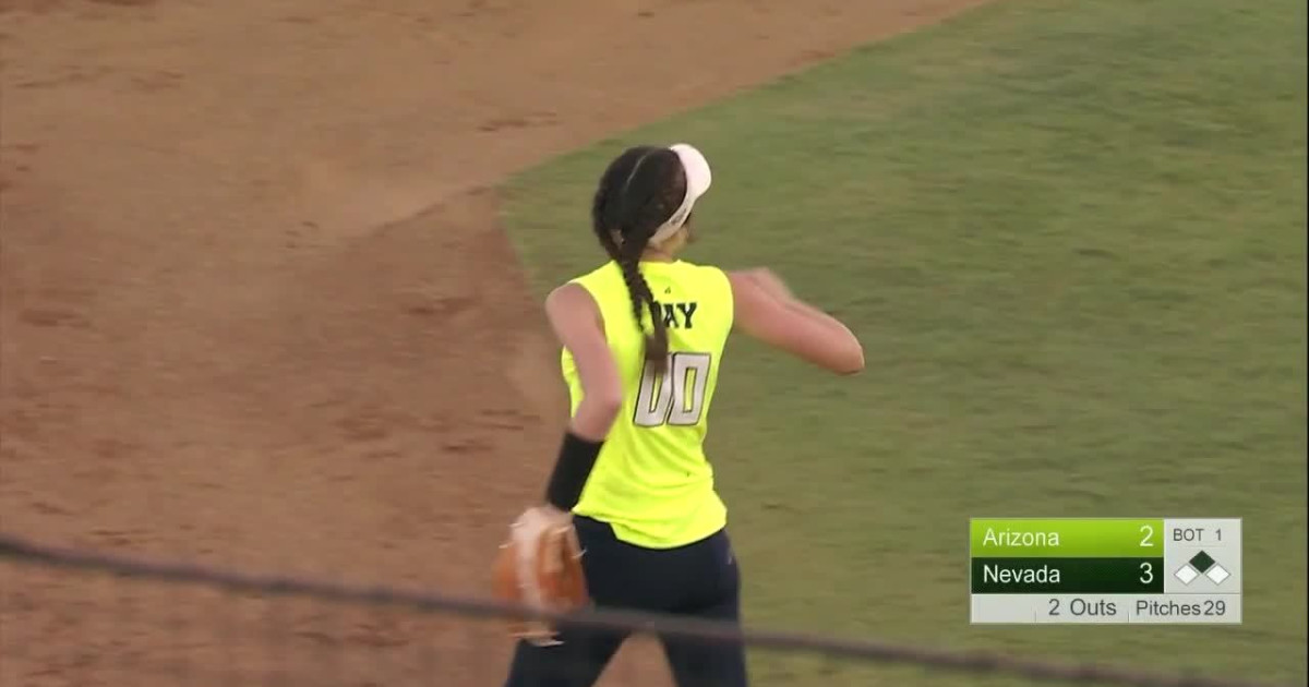 Kira Day Makes Spectacular Grab Little League