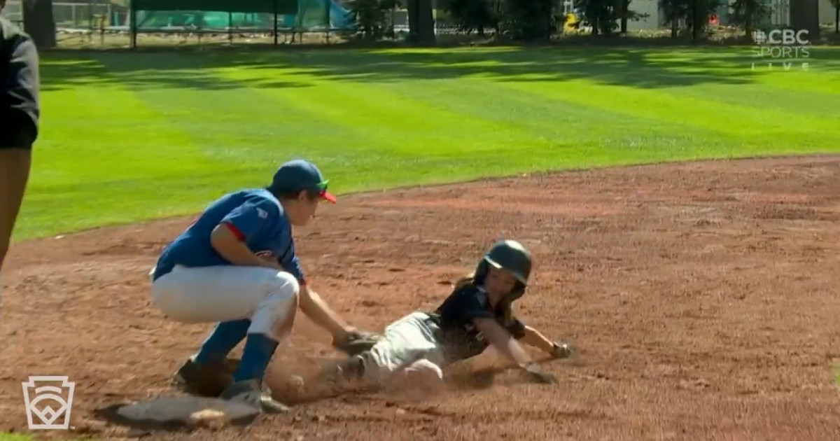 Alberta turns a game-ending double-play - Little League