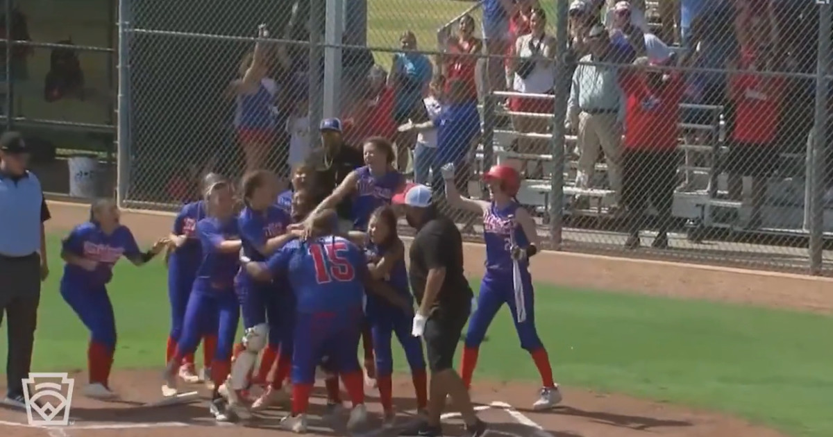 Alexandria Mitchell's solo home run Little League