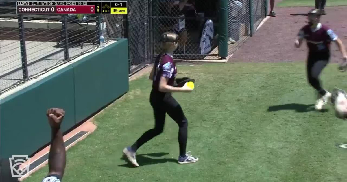 Cayleigh Glynn's great foul catch - Little League