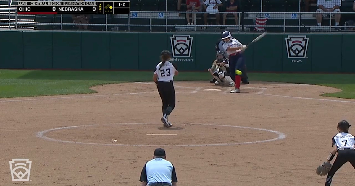 Kaitlyn Samples' backhand grab - Little League