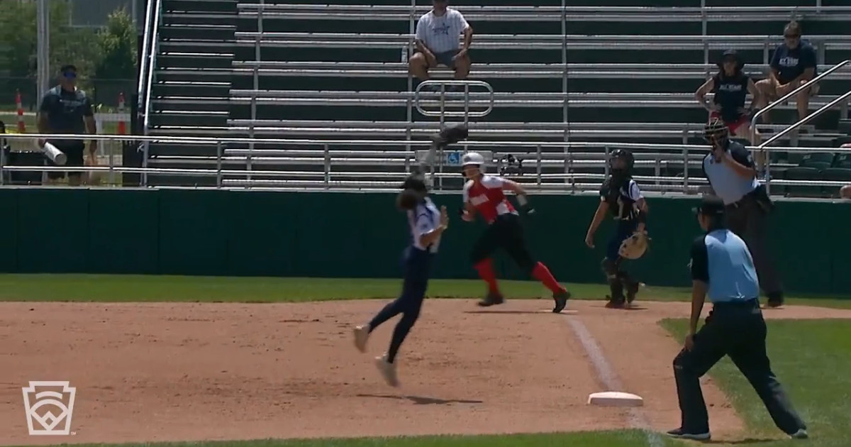 Schatz-Mitchell's jumping catch - Little League