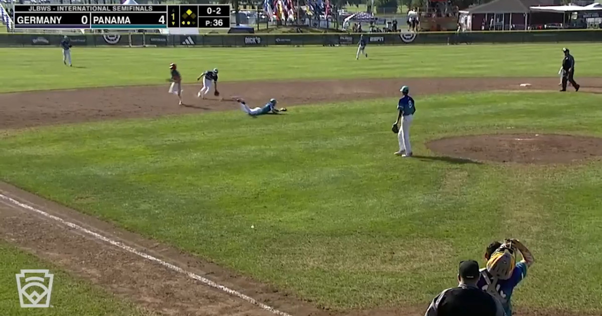 Weggeman's diving play - Little League