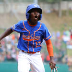 great lakes player running home