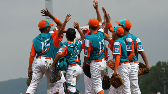 la-team-huddle-llbws