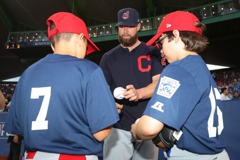 MLB promotes youth baseball in Puerto Rico