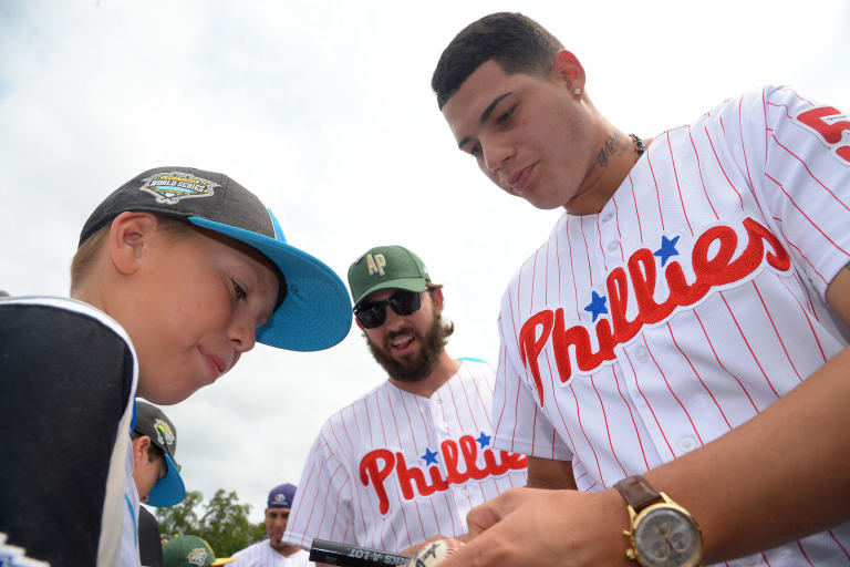 The Day in Pictures: Mets, Phillies visit 2018 Little League