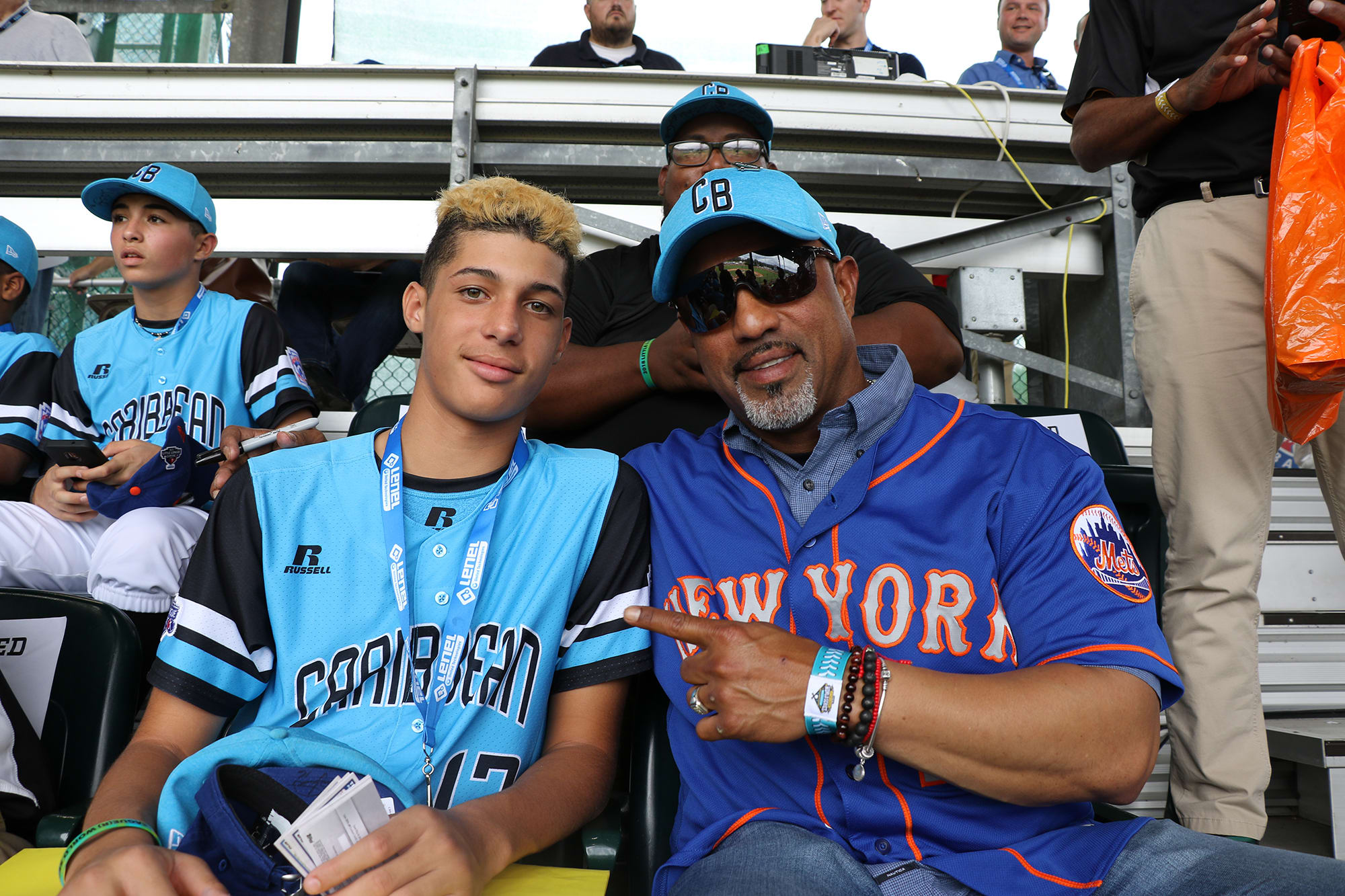 mets player and ll players in stands